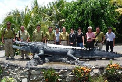 Recorrido por el zoológico y la granja de cocodrilos de Sarawak J