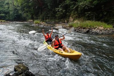 Diversión llena de kayak aventura en Kuching Diversión llena de kayak aventura en Kuching