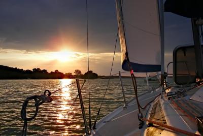Cena crucero al atardecer