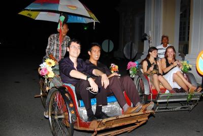 Tour nocturno en Penang con cena y paseo en trishaw
