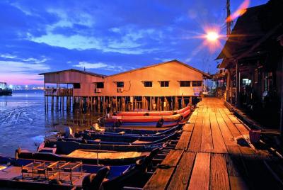 Tour nocturno en Penang con paseo y cena en Trishaw