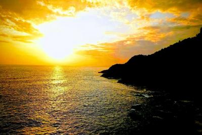 Puesta de sol, cena romántica y espectáculo de buceadores en acan