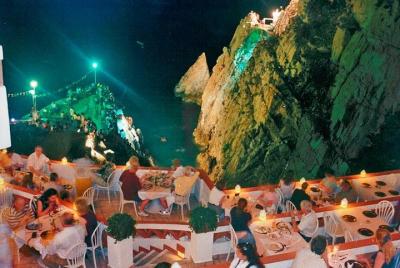 Espectáculo de clavadistas de los acantilados altos de La Quebrad