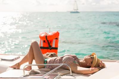 Isla Mujeres: Tour Todo Incluido en Catamarán