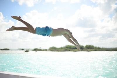 Recorrido turístico en barco a la laguna de Bacalar con barra lib