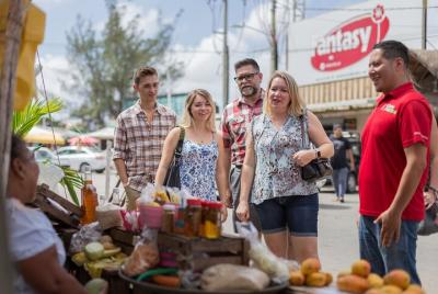 Tour de comida callejera y mercado de Cancún para grupos pequeños