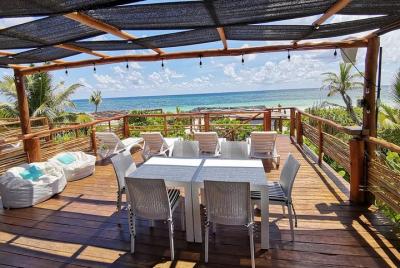 Excursión de un día a un CLUB DE PLAYA DE LUJO PRIVADO con transp