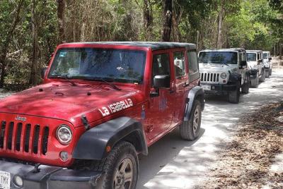 Aventura en jeep de Cozumel a las cavernas de Jade con almuerzo y