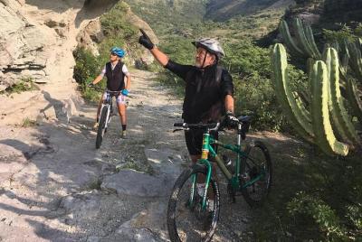 Paseo Histórico Privado en la Sierra Santa Rosa en Bicicleta