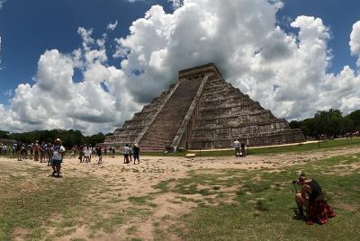 Día Completo en Chichén Itzá, Cenote y Valladolid desde Isla Holbox Todo Incluid Día Completo en Chichén Itzá, Cenote y Valladolid desde Isla Holbox Todo Incluid