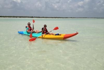 Excursión en kayak por los manglares de Isla Holbox Excursión en kayak por los manglares de Isla Holbox