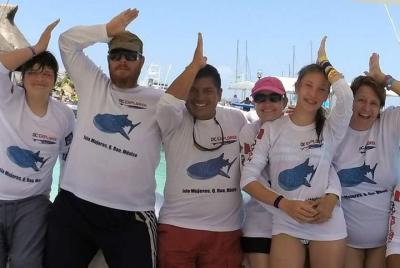 Emocionante baño con tiburones ballena en EXCURSIÓN VIP PRIVADA p