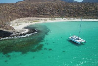 Excursión en barco con todo incluido a una playa remota con esnór