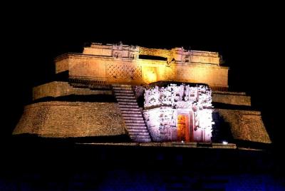 Espectáculo de luz y sonido de Uxmal desde Mérida