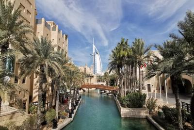 Recorrido virtual por la ciudad de Dubai con comentarios en vivo 