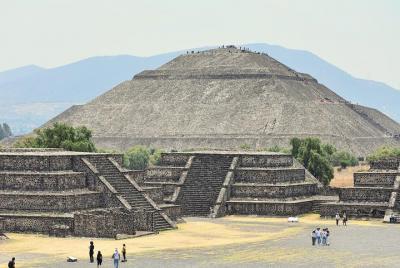 Grupo pequeño: Pirámides de Teotihuacán y Santuario de Guadalupe 