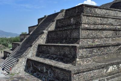Combo económico 2 días visitando Basílica de Guadalupe, Pirámides