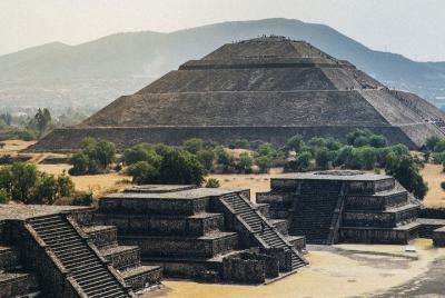 Grupo pequeño: pirámides de Teotihuacán y santuario de Guadalupe  Grupo pequeño: pirámides de Teotihuacán y santuario de Guadalupe