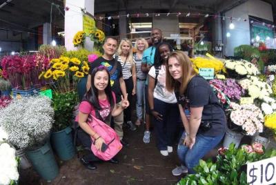 Flores y Frutos - Mercado Mexicano Tradicional 