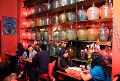 Degustación de tequila y mezcal de noche: las mejores bebidas mex