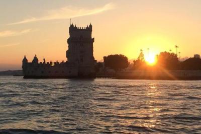 Recorrido al atardecer con guías locales