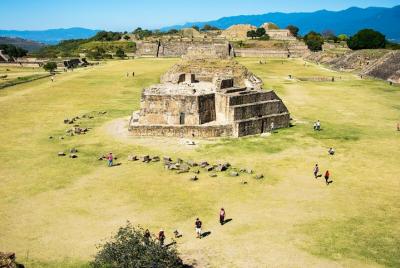 Excursión a pie de medio día a Oaxaca Monte Albán con guía y reco Excursión a pie de medio día a Oaxaca Monte Albán con guía y reco