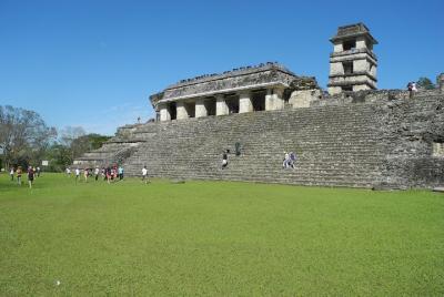 Zona Arqueológica y Cascada Roberto Barrios desde Palenque Zona Arqueológica y Cascada Roberto Barrios desde Palenque