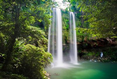 Desde Palenque Tour a Agua Azul y Misol Ha Desde Palenque Tour a Agua Azul y Misol Ha