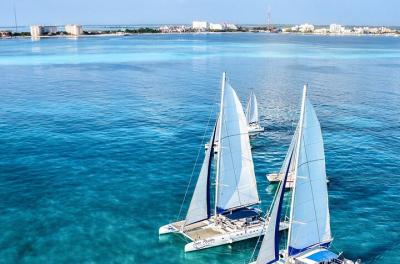 Excursión en velero todo incluido a Isla Mujeres con esnórquel de