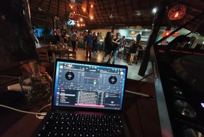 Tour nocturno Fiesta Latina en Playa del Carmen con recogida en e