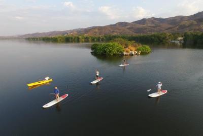 Experimente la laguna fluorescente en Paddle Board o Kayak Birdwa