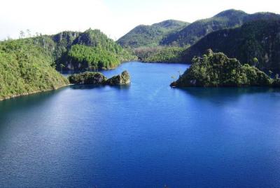 Lagunas de Montebello y Cascada de Chiflón desde San Cristóbal de Lagunas de Montebello y Cascada de Chiflón desde San Cristóbal de
