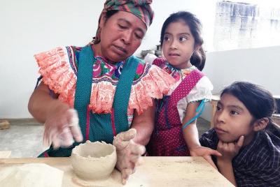 Taller de barro con las Alfareras Tradicionales