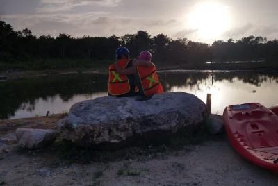 Aventura en cuatrimoto, tirolina, kayak y cenote al atardecer en 
