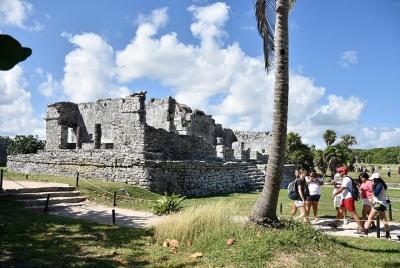 Tour VIP Cuatro lugares en uno: Tulum, Cobá, Cenote y Playa del C