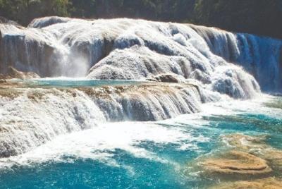Agua Azul a la ciudad de Palenque a través del recorrido de día c Agua Azul a la ciudad de Palenque a través del recorrido de día c