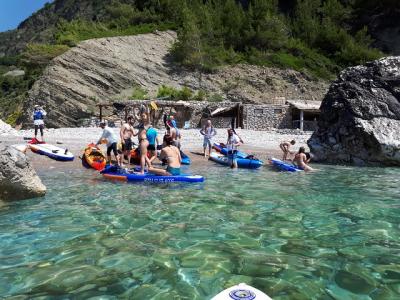 Budva Bay SUP y Kayak Tours a las cuevas costeras