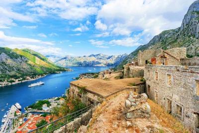 Caminata cuesta abajo desde Krstac a Kotor, visita la fortaleza d Caminata cuesta abajo desde Krstac a Kotor, visita la fortaleza d