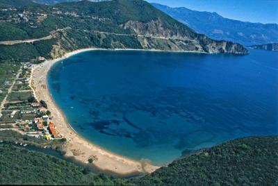 Paseo a pie por Kotor y playa de Jaz - Tour privado.