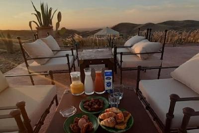 Desayuno y paseo en camello en el desierto de Agafay