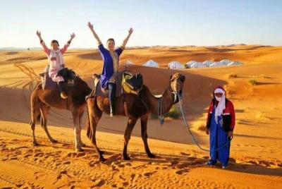 Erg chebbi 1 noche en camello en Merzouga