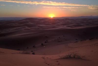 Amanecer del desierto en 4x4 en las dunas de Erg Chebbi