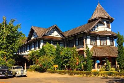 Un recorrido histórico con mirador en cascada y jardín botánico