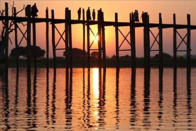 Atardecer en U Bein Bridge Mandalay Tour por la noche