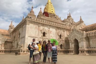Tour privado a Bagan y Mount Popa desde Yangon en autobús