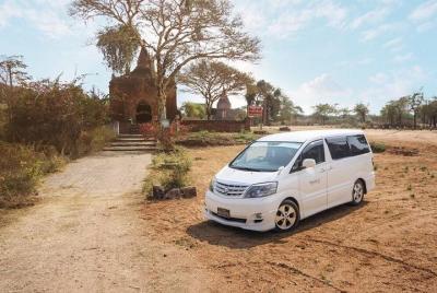 Templos de Bagan Tour en coche privado y guía turístico.