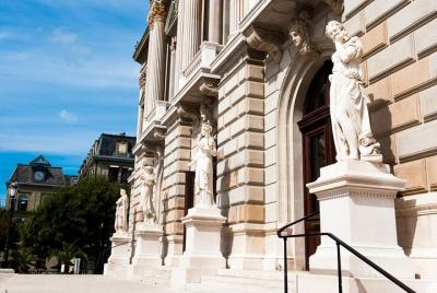 Júntate a nuestros pequeños grupos para visitar el Casco Antiguo 