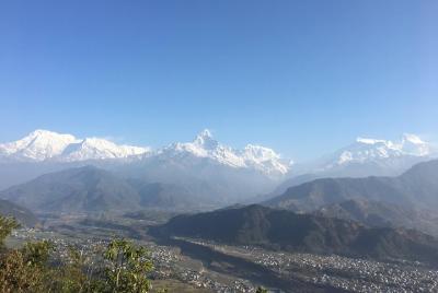 Salida del sol sobre las montañas de Annapurna desde Sarangkot - 