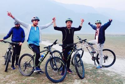 Tour exclusivo en bicicleta de montaña con salida del sol sobre e