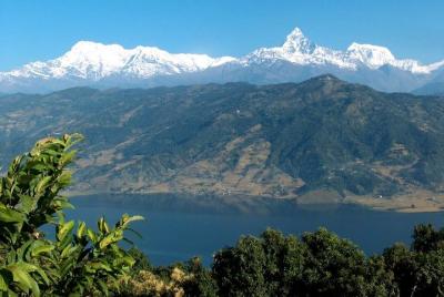Caminata privada a la estupa de la paz en Pokhara